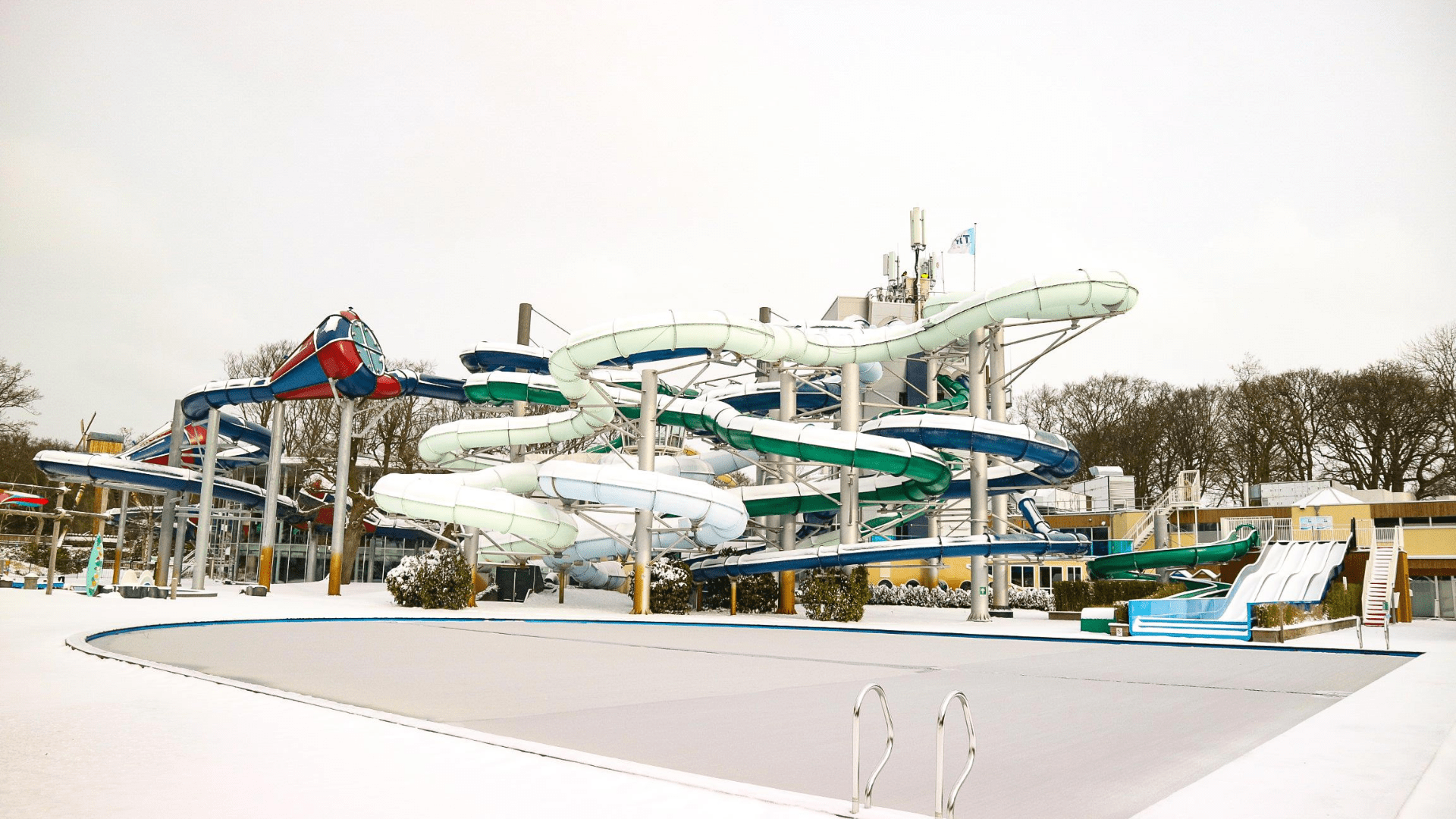 Waterparks in Winter? The Surge of Indoor Splash Worlds